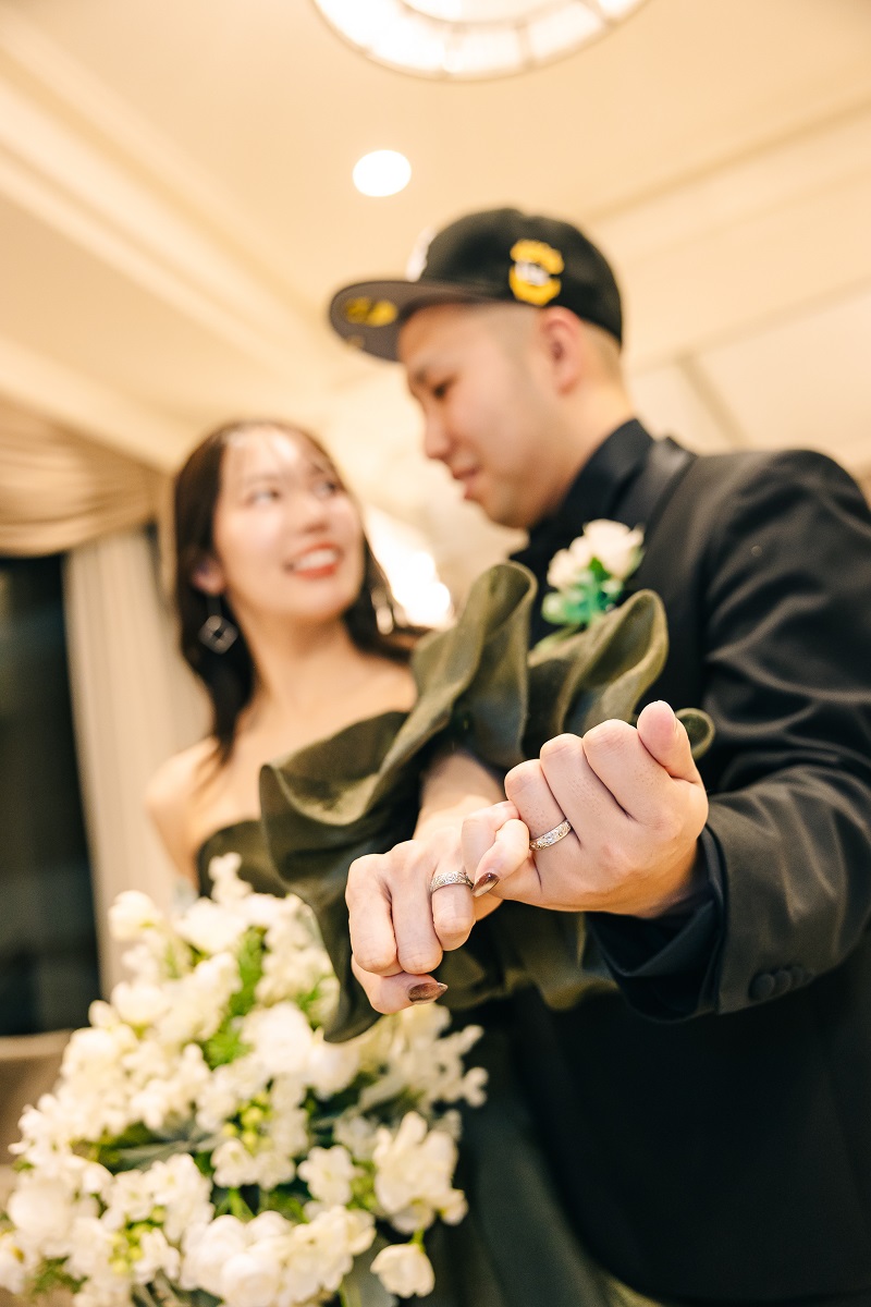 笑顔の新郎新婦